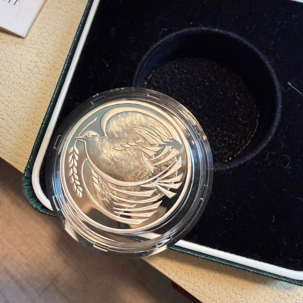 1995 UK WWII Silver Proof £2 Coin Dove of Peace Royal Mint Box & COA Two Pound - Picture 7 of 9
